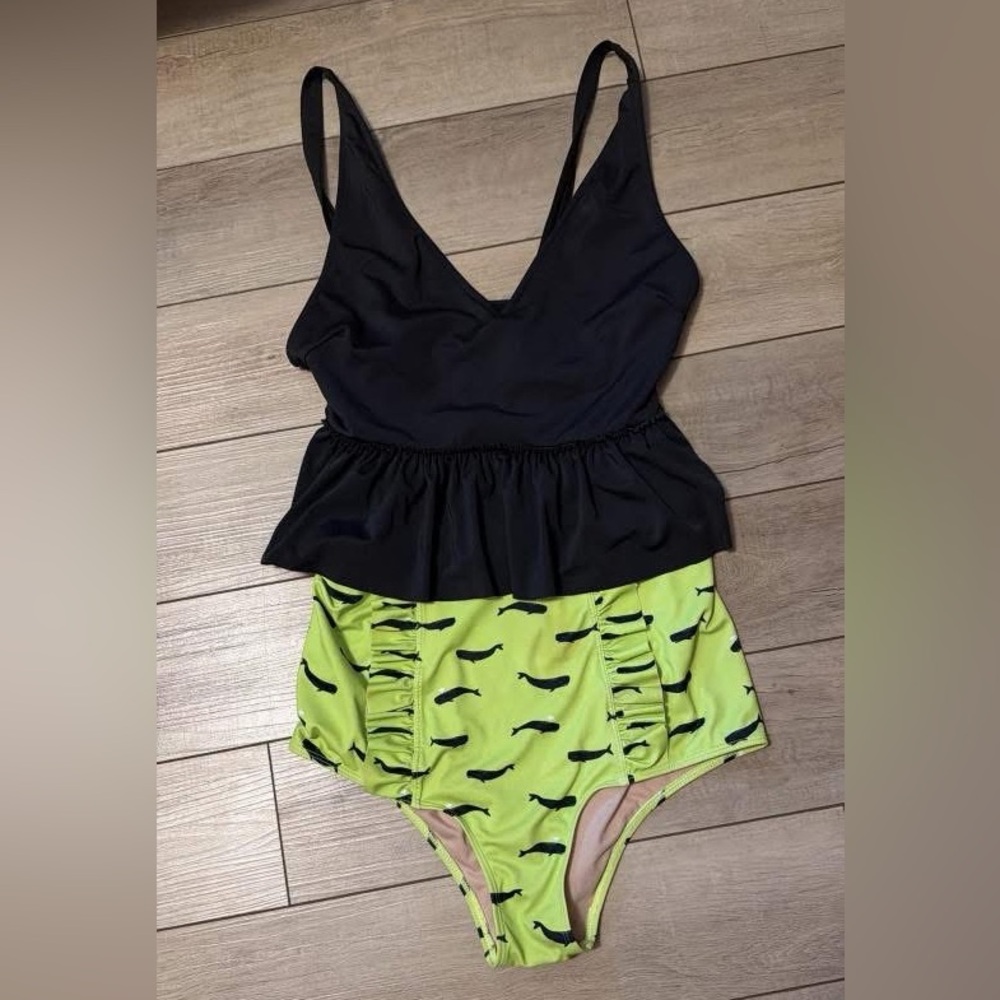 Kortni Jeane swim set Small top and medium bottoms